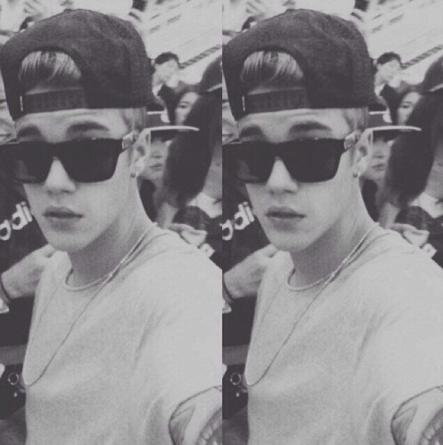 Hey i just gave you a free follow so go and follow my fave account @rauhlsacid , thanks xxx