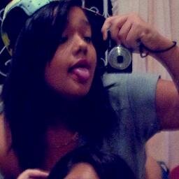 Biografia?
Nαo importα o quє єu diigα,
Vocє irα vαlorizαr pєlo quє vê,
julgαr pєlo quє ouviu
e opinαr pєlo quє conhєcєu (!) Segue ai ;)