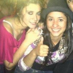 Amigable, Comprensiva, un poco impulsiva, Cerrista de ♥, estudiante del CREC :) Feliz conmigo misma y mi alrededor. ME  gusta el Rock \m/