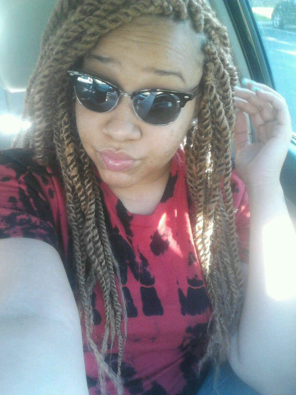 Ask me && I'll tell you :)
#teamFOLLOWback