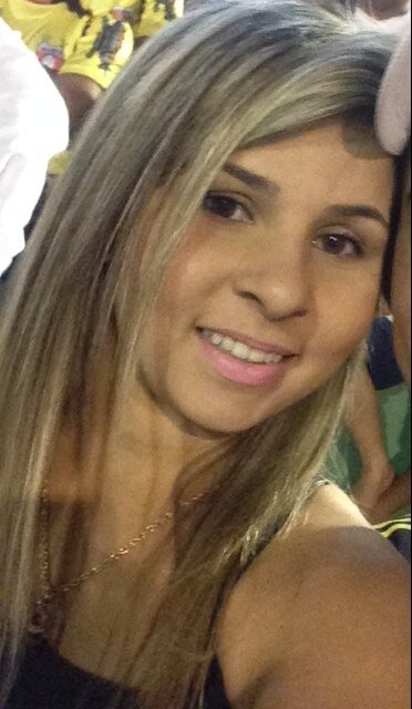 Ser feliz não é ter uma vida perfeita. Ser feliz é reconhecer que vale a pena viver, apesar de todos os desafios, perdas e frustrações...*