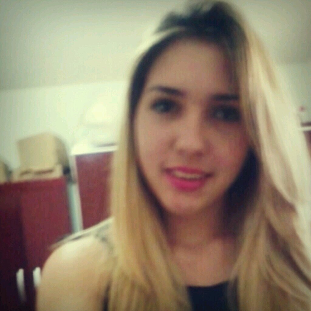 se você quiser alguém em quem confiar , confie em si mesmo que acredita sempre alcança !!