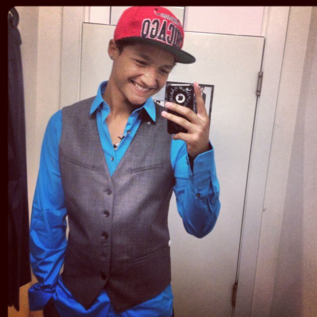 Sk8er913's profile picture. Im a skateboarder who loves music food family and whos heart is taken by alyssa333