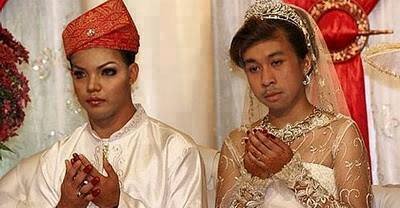 Saye hebat di padang walaupun saye dayus di rumah .
^ Follow saye untuk bermain Bola ^