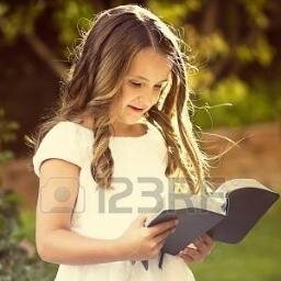 La Biblia: Enseña/ Reprende/ Corrige/ Instruye en Justicia/ es Viva y Eficáz/ Mas penetrante que una Espada de dos filos/ Discierne los Pensamientos del corazón