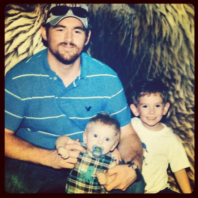Workin eatin spendin time with my two beautiful boys , love the Lord but i screw up like anyone... And watchin my tide play .... Life has been a roller coaster
