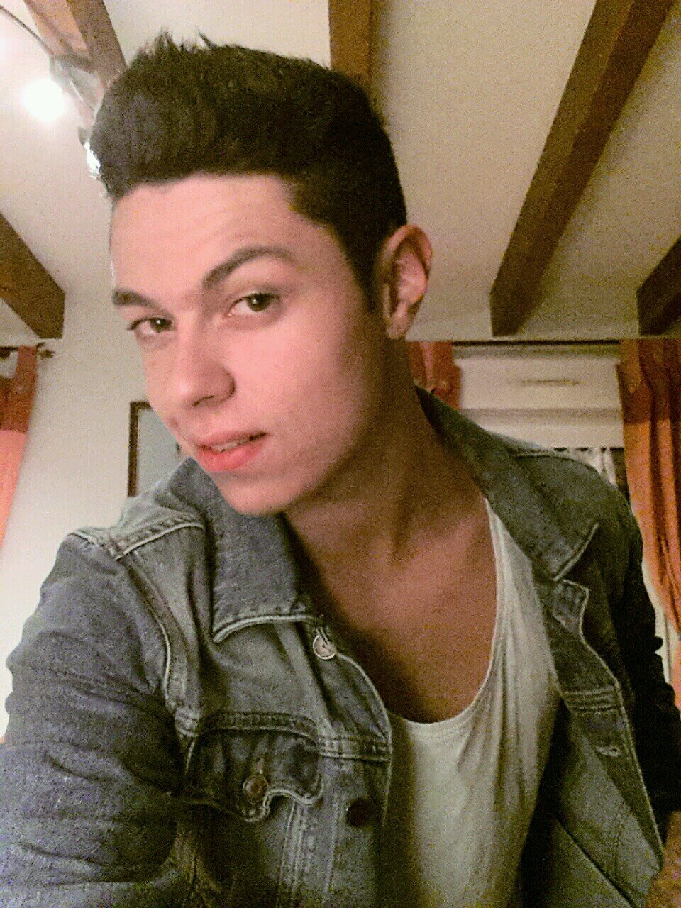 Model chez Agence Bstar  Mon plus grand luxe est de n'avoir à me justifier auprès de personne. » ~ KL instagram : ROMAIND_38