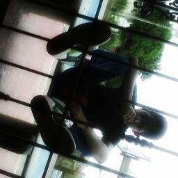 :)    SiGueme & Te SiGuoOo De Una BesS  :)