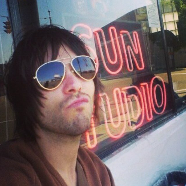 MabbJames's profile picture. SuperEvolver-FrontMab-Producer-GuitarWizard-LoveAllPeople.