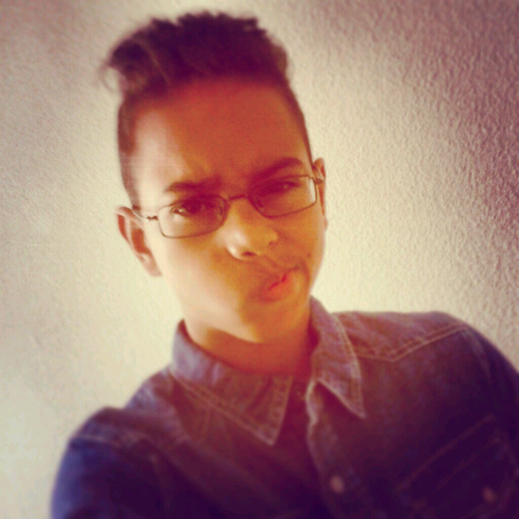 13 Years...I 3 Football...Single *~*...Kik:olie_weber...