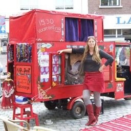 Aapvanpoot's profile picture. Poppenspeler in Schiedam