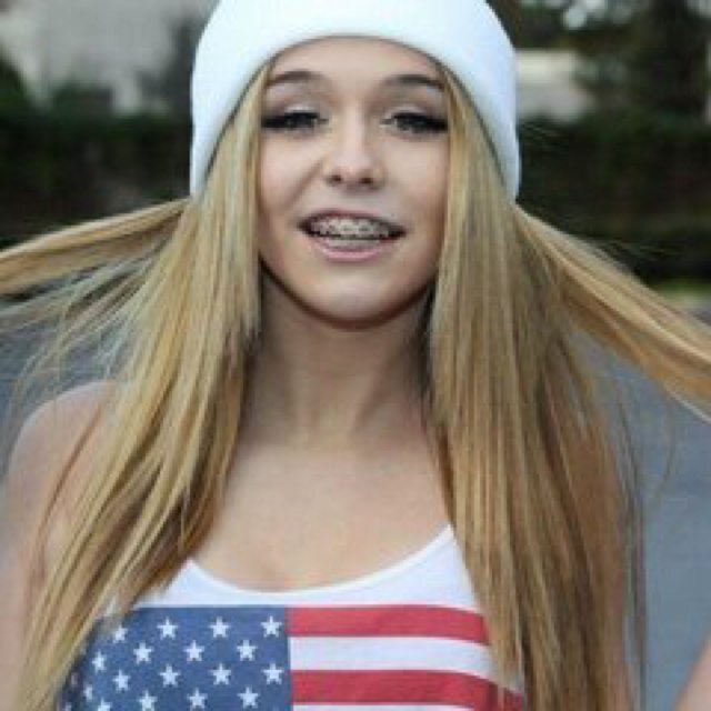 Age 15
-plays volleyball
-from Sydney Australia 
-In all the gifted classes
-sweet and kind
-social butterf