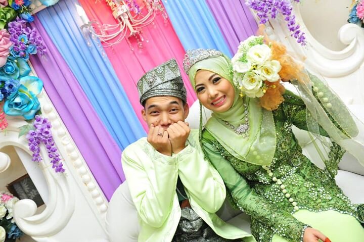 : just simple me : secretary : luvly wifey to @faesredzuan :