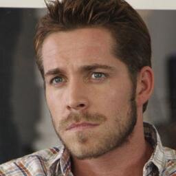 RobinHood_OUAT's profile picture. Tengo un hijo al que adoro. Mi amor y la madre de Roldán pereció hace tiempo. Sólo tengo a mi hijo y a mi tropa de hombres. #OUATFake #Rol