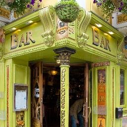 Oliver St John Gogarty's, Temple Bar, Dublin, Ireland: Delicious food, creamy pints, great craic and great value accommodation!