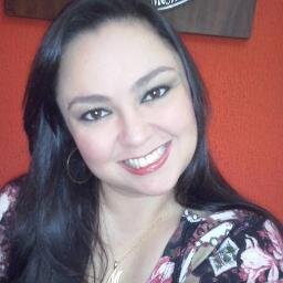 Sou extremamente independente, curso Direito e trabalho num renomado Escritório de Advocacia. E de quebra, tenho o HENRIQUE, o Príncipe da Minha Vida!!!