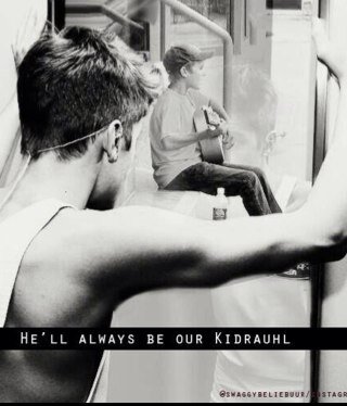 you're not alone,dont give up x 20/03/11 MyWorldTour 21/02/13 BelieveTour. @justinbieber is the reason i smile.