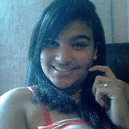 ∿   ზ Não é qalqer abraço e sim o seu abraço,ñ é qalqer sorriso e sim o seu,e naum é qalqer amiga e sim a minha Melhor amiga . euteamo dms . @_UmaPoneei aqui :)