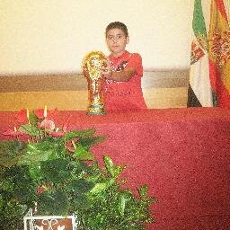 estudiante del I.E.S DONOSO CORTES , aficionado del futbol y del twitter :) JAJA
