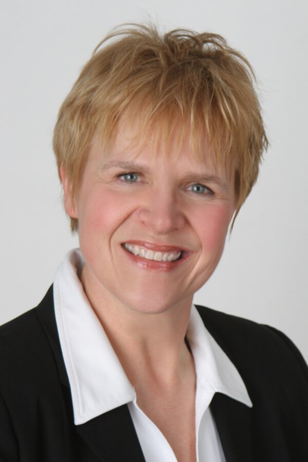 Cape Cod resident (formerly lived in Newton, Scituate, Plymouth, Weymouth, Waltham), BU grad. Professional life in spec ed, non-proft mgt. Realtor. Wife. Mom.