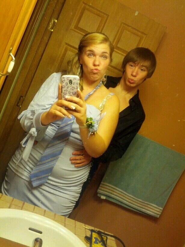 jessie myers is my girl (: I love snowboarding and hockey. the detroit red wings are the best team ever! I love all kinds of music. follow me! I follow back (: