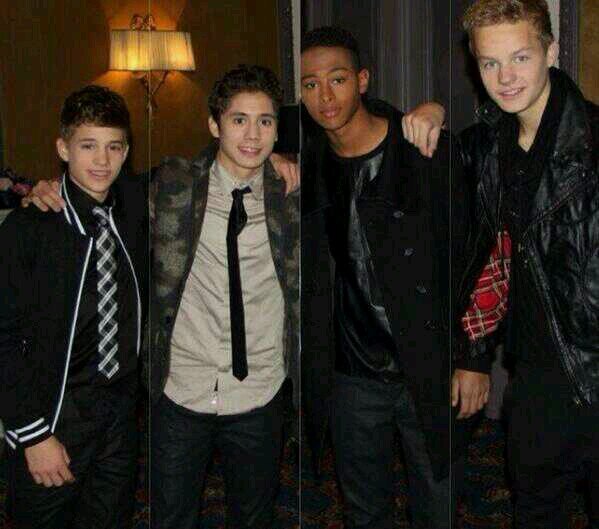 5 proud mainiacs : Amber, Dionne , Jip, Anne & Inge ♡ MAINSTREET !! { 1/5 }