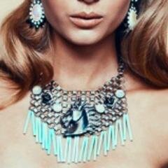 Collares diseñados por estudiantes de la UP - Feria de Costos - 7 de Noviembre - Universidad Panamericana - Espéranos