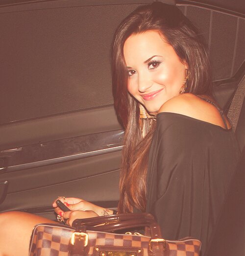 GO FOLLOW @seducedbydemi I MEAN SHE GAVE U THIS FREE FOLLOW