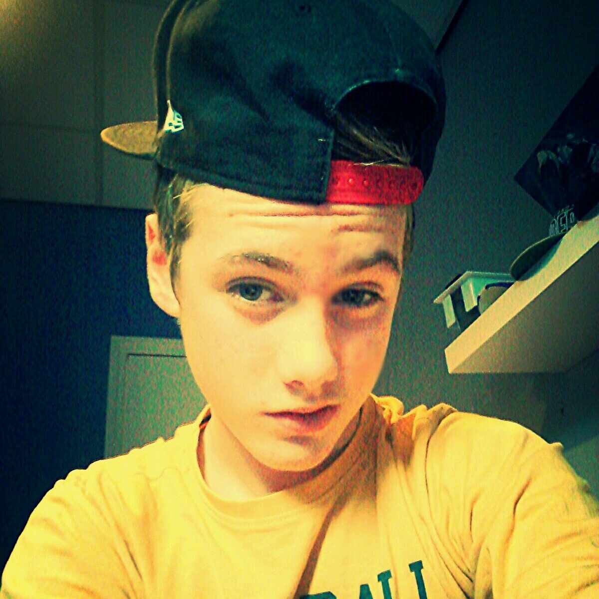 FC Groningen mijn club.love crossmotors xp.2 havo rsg .              Insta: bazz_f          snapchat: bas_f