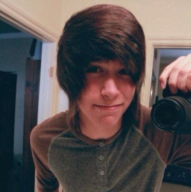 Roses are red, my name is kevin, this makes no sense, rainbows. Im 17 and taken. i love food more than you!