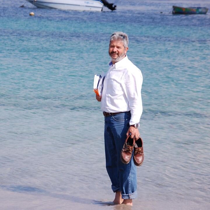 Trabajador urbanita con sueños de hombre de campo.