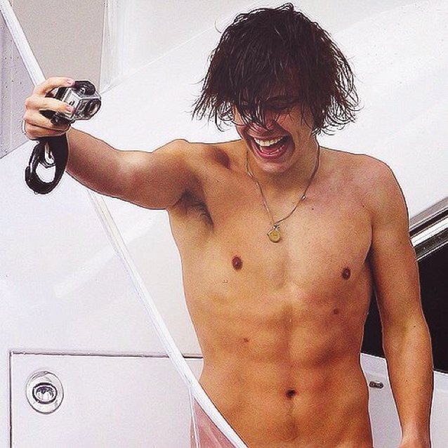 Follow @_kiwiliam ! She gave you this freee flllow :) xxx