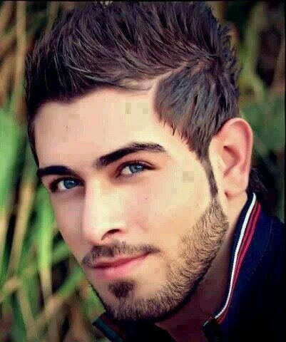 ‏‏‏اعزف لكي يا سورية على الورد كل الحان اشتياقي.   سوري مغترب.