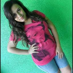 Se tiver que amar,ame hoje.
 Se tiver que sorrir,sorria hoje,
 Pois o importante é viver hoje 
O ontem já foi e o amanhã talvez não venha.