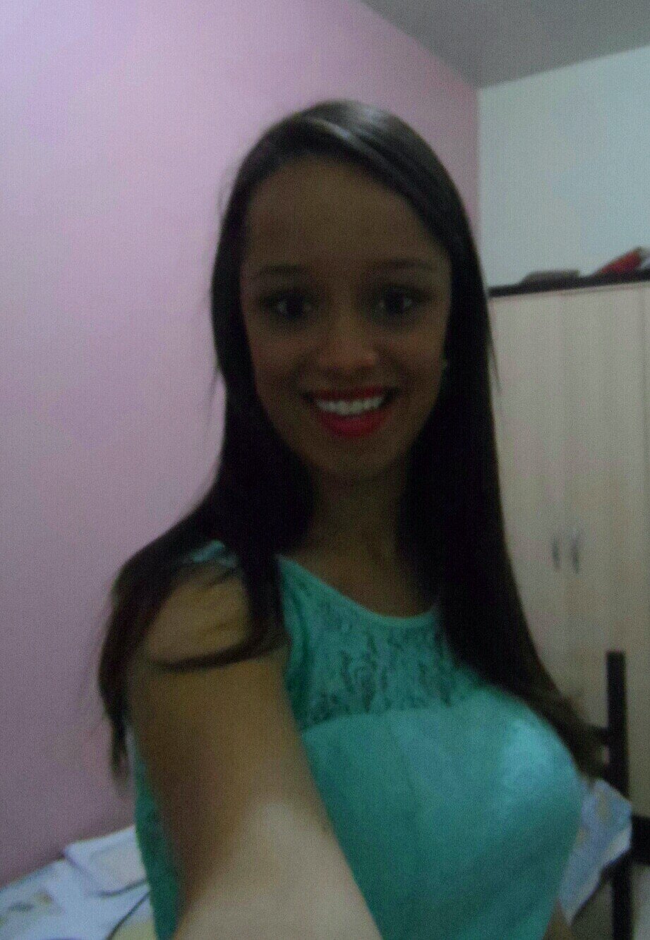 ‎Ser feliz é olhar para as coisas boas.
Não espere que a vida o derrube de costas para começar a olhar as estrelas.