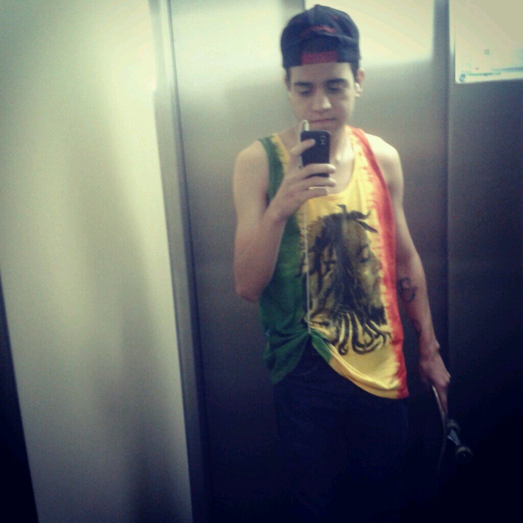 Apaixonado , virginiano , feliz e maconheiro  / true love  @brunozeraaas