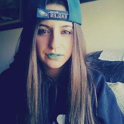 Tu y yo a 3 metros sobre el cielo. Piénsalo. 
un pequeño canadiense se coló en mi corazón para no salir de él.
~kidrauhl~ XVI. First Belieber, then Sprouser