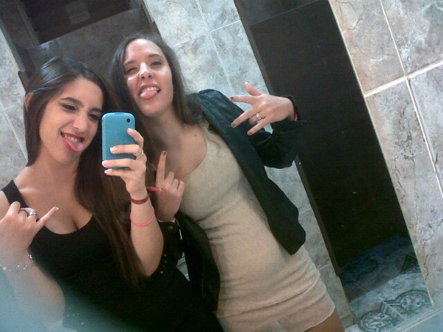 Ella dijo que se iría y se llevaría todo lo que fuese de ella, y en efecto, se fue y se llevó todas sus cosas. Se llevó todo. Y no me llevó a mi. Y yo era suyo.