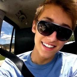 belieber, directioner, smiler, lovatic y muchas cosas mas, @agus_26junio tu? el niño de mis ojos *.* sin ti mi corazon estaria muerto, te amo.
