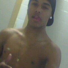Só Um Menino Alegreee,Distrovertido.Só Muitoo Brincalhão Tenho 17 Anos 
Um Menino Que ñ Gosta De Brincar Com O Sentimentos Das Pessoas..
Só Muitoo Amigoo.....