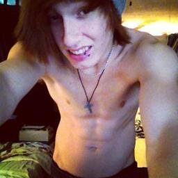 IceeDD_wC's profile picture. Im 18 Years old I Play Anchor, AR, Agressive Sub, and Slayer Looking for a team that will travel and will be going to lans