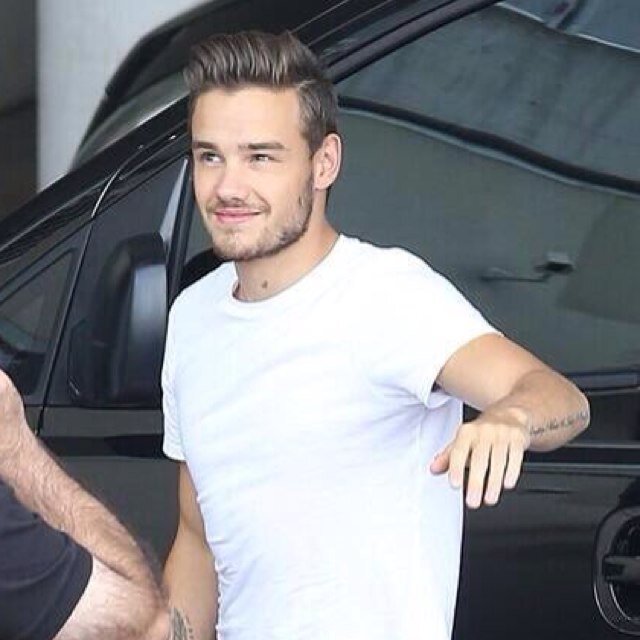 iknow you're laughing so go follow @turnaroundmalik and ask for a DM to Niall!