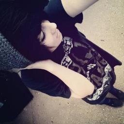 Am I really supposed to describe myself? How shallow. Decide for yourself who I am.