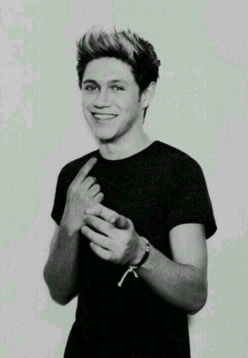 FOLLOW @subweyheyHarry CAUSE SHE JUST GAVE YOU A FREE FOLLOW