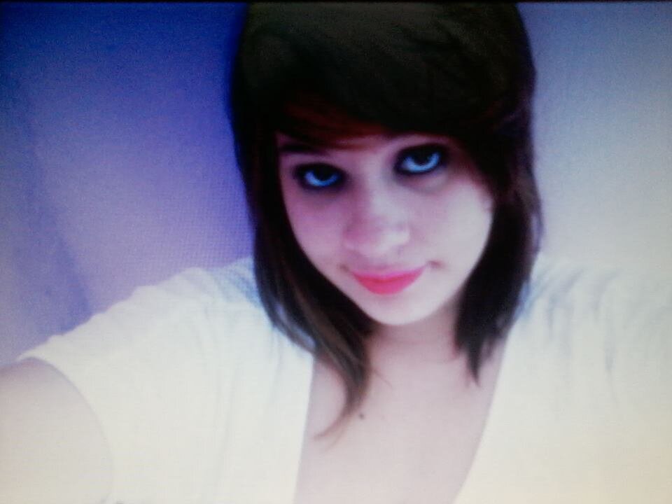 Sou uma menina doce gosto d PPK e de PIPI e foda-se o mundo 
sou feliz é isso que importa