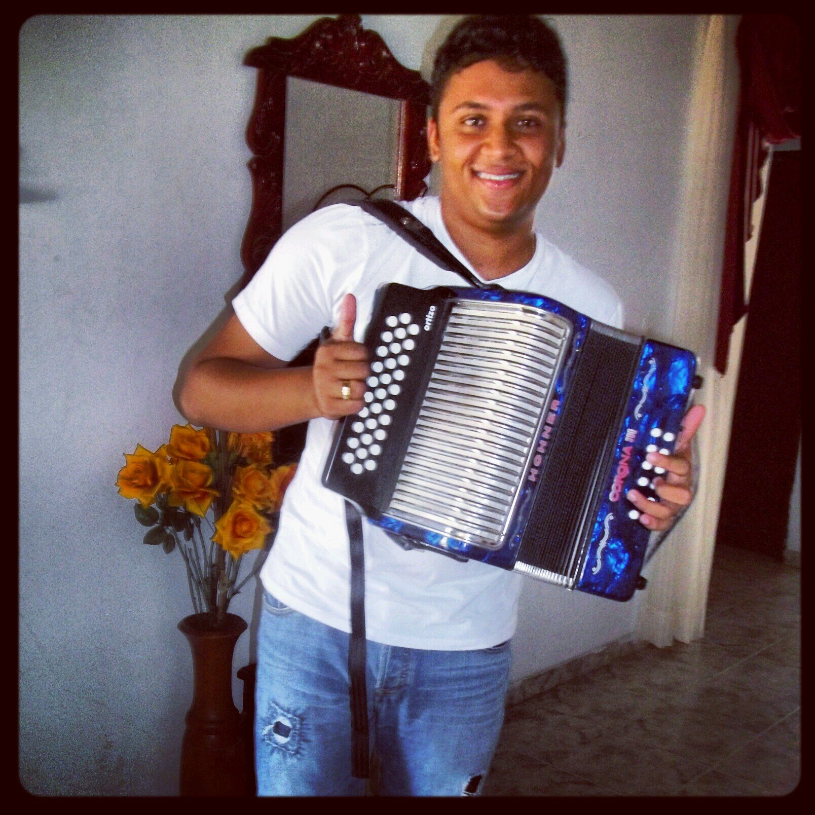 Musico(acordeonero)-estudiante de negocios internacionales