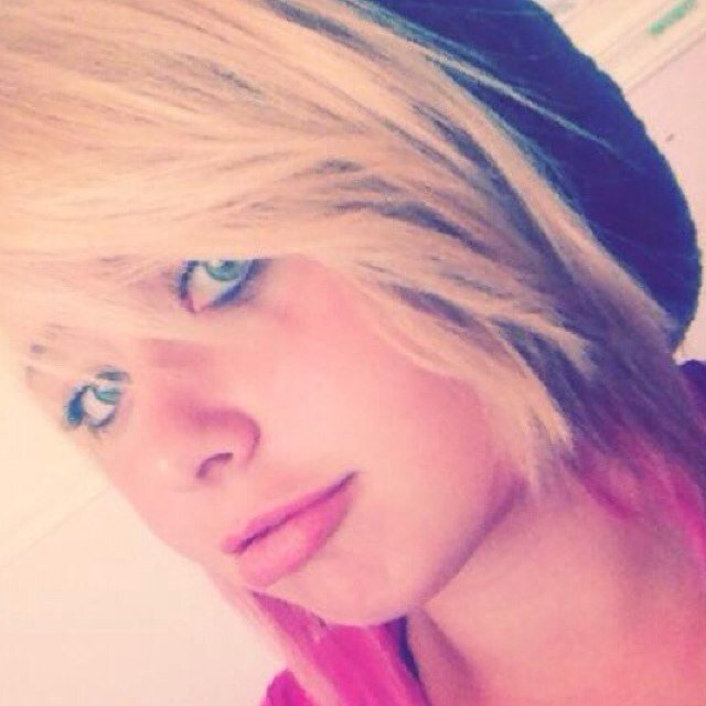 Hey Im Chelsea i had to make a new twitter so follow mw ill follow you back... Hit me up:)
