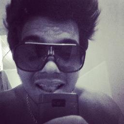 Boy, Brazilian, 15 yers ! Se eu te zuar, me odeia, mas se eu for bom, me beija Se tu ta bem, eu to, se tu num ta, eu não to !