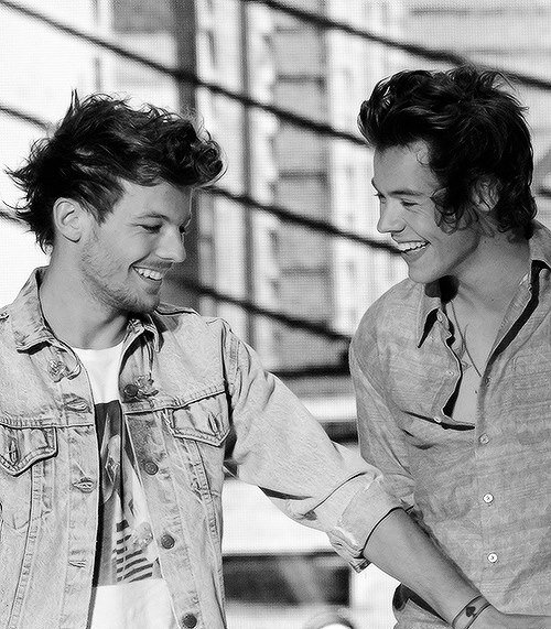 Please follow @1d_tommostyles, it will mean a lot to her :)