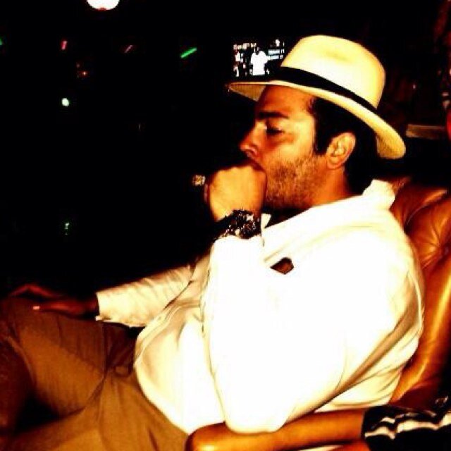 Dios como Prioridad, Nacido para Hacer, amar, entregar y crear; Soñador sin final.  COFFEE-CIGAR-SPIRT BEARDED GUY